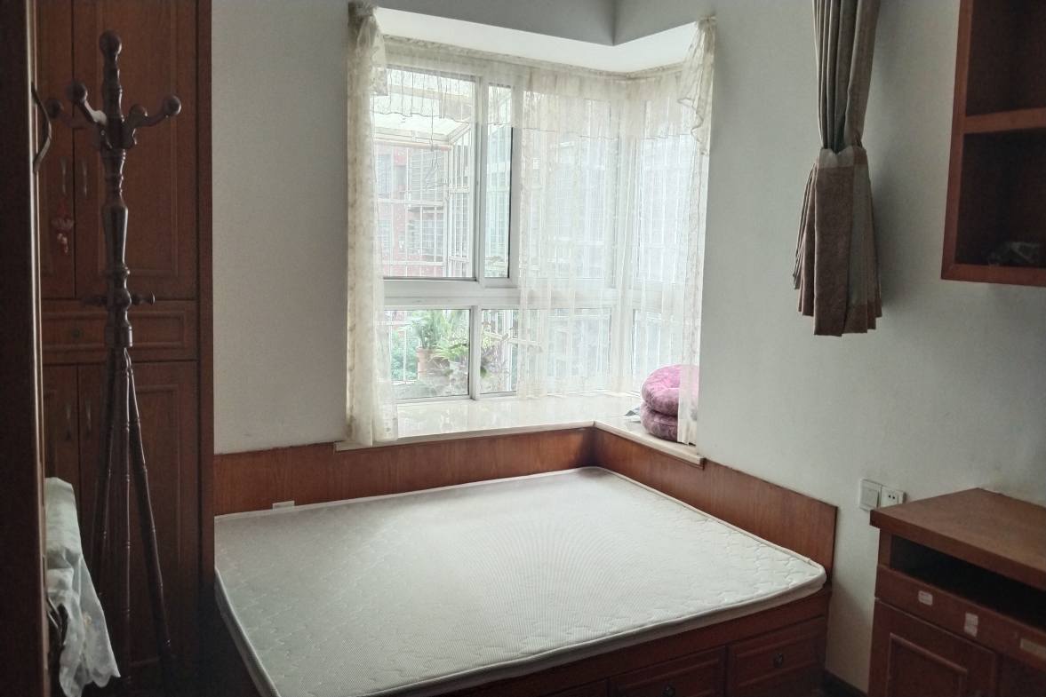 城典丽园  3室2厅2卫    79.8万客厅