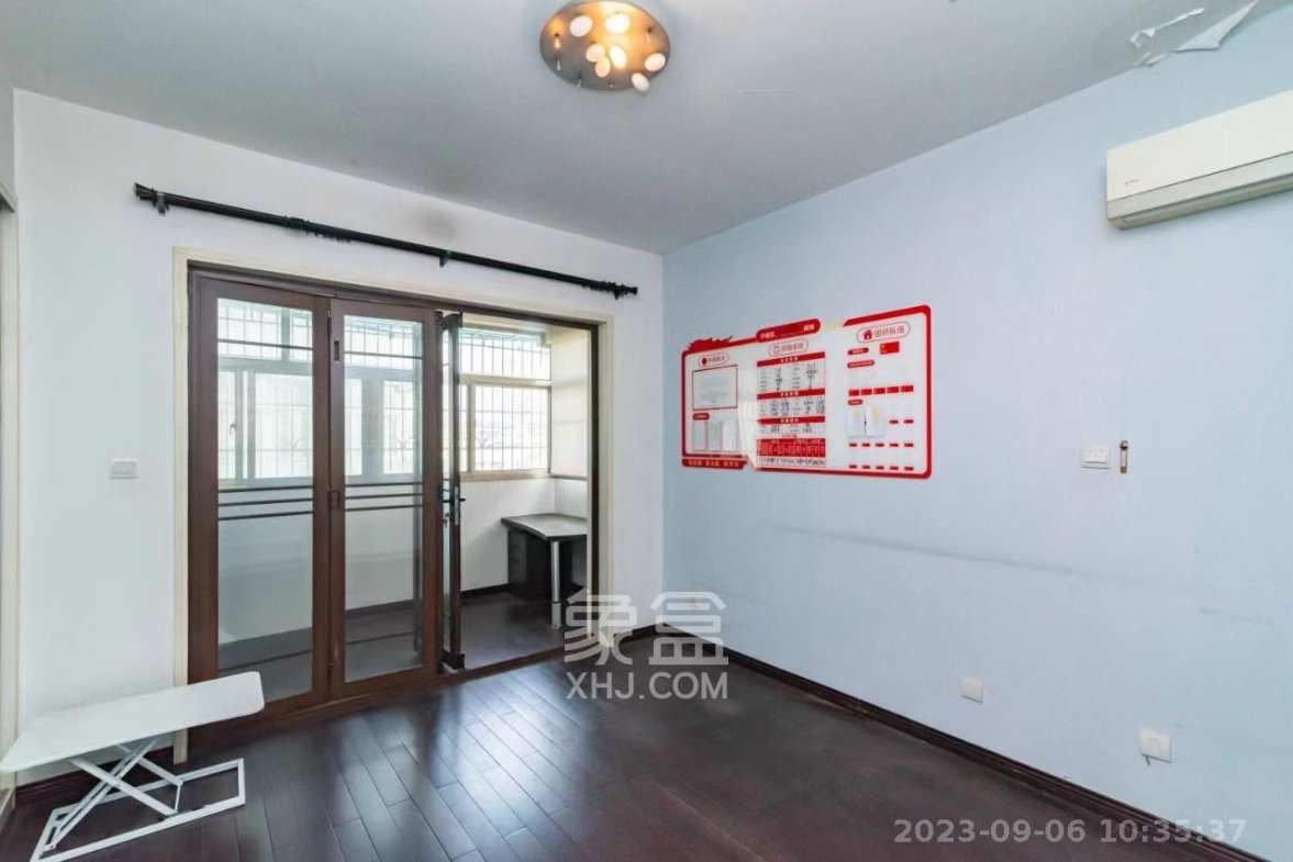 先福村住宅楼(移动公司宿舍)  4室2厅2卫    3500.0元/月 先福村住宅楼(移动公司宿舍)  4室2厅2卫    3500.0元/月室内图