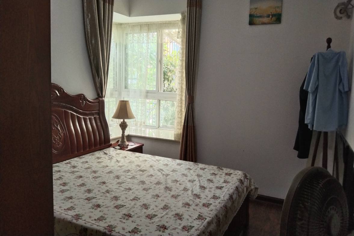 城典丽园  3室2厅2卫    79.8万客厅