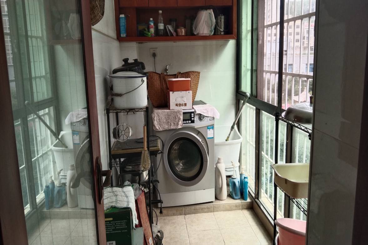 城典丽园  3室2厅2卫    79.8万客厅