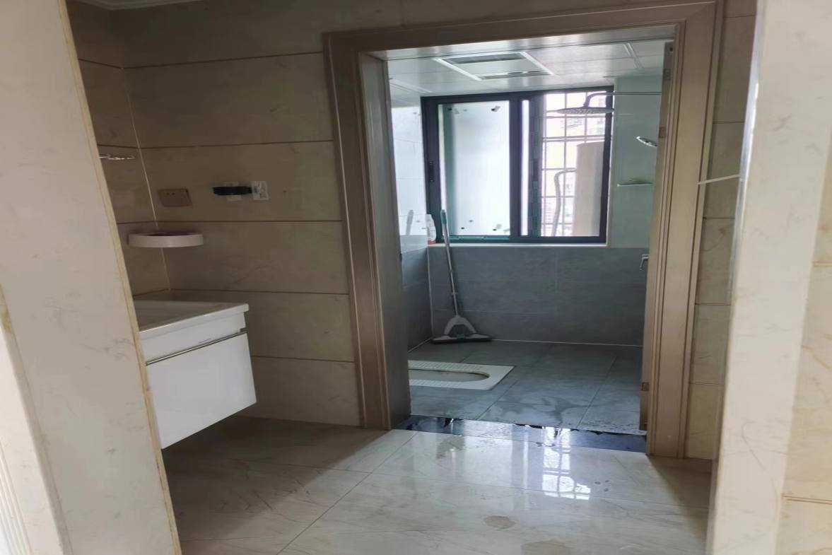 华剑首郡+五江珑悦  3室2厅2卫    2000.0元/月室内图