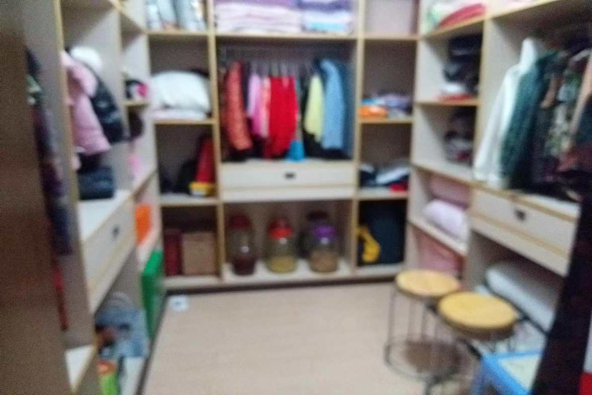 名牌大厦  5室2厅2卫   65.00万室内图