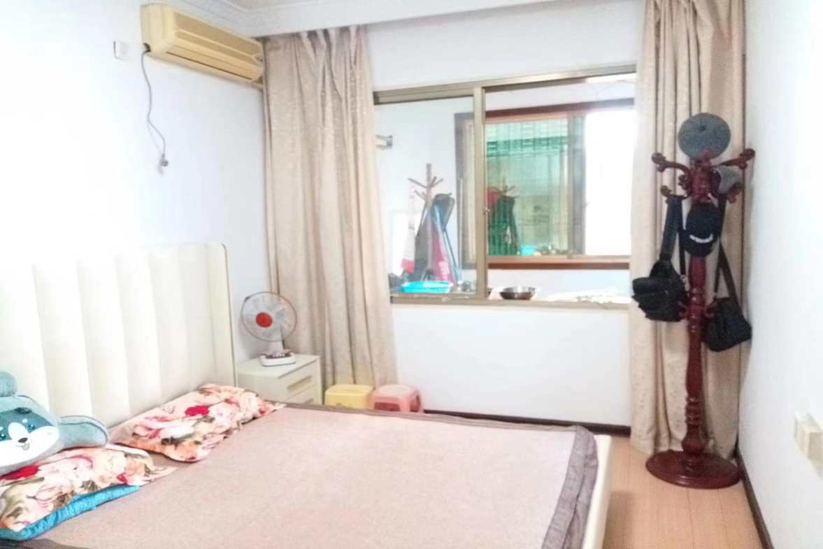 名牌大厦  5室2厅2卫   65.00万室内图