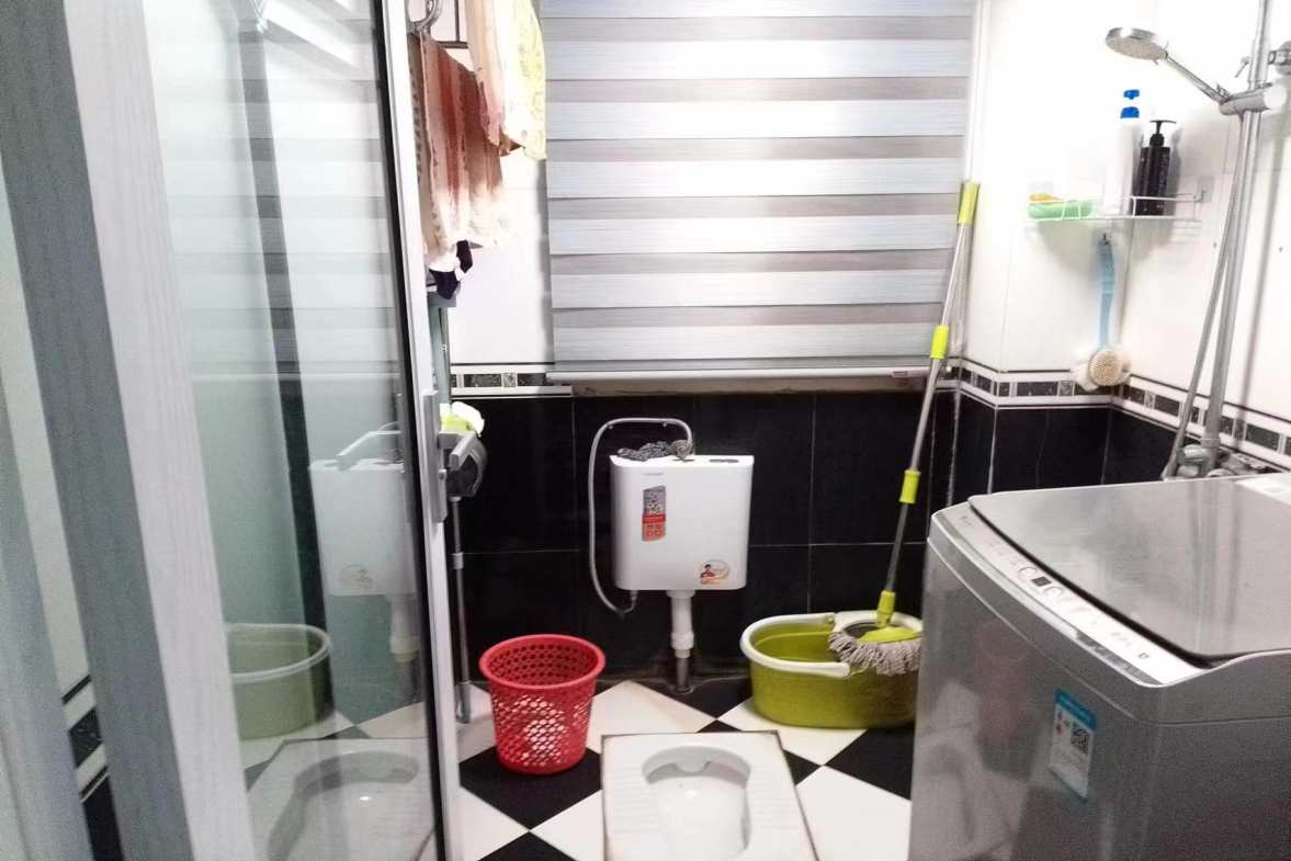 名牌大厦  5室2厅2卫   65.00万室内图1