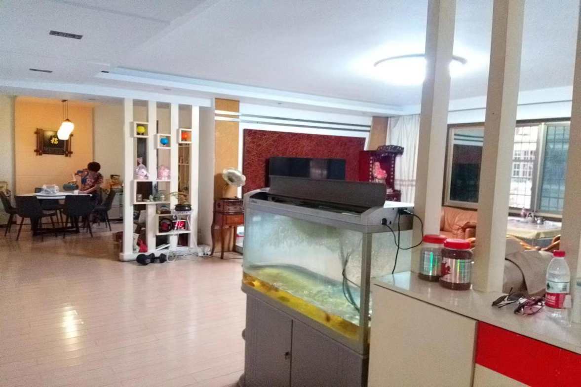 名牌大厦  5室2厅2卫   2500.00元/月室内图