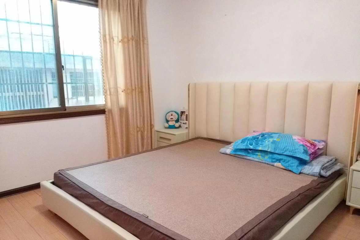 名牌大厦  5室2厅2卫   65.00万室内图