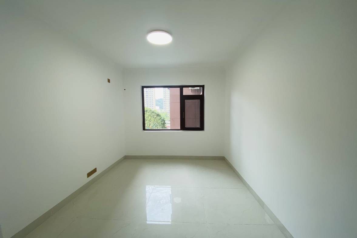 石化大院  4室2厅2卫    100.0万 石化大院  4室2厅2卫    100.0万卧室