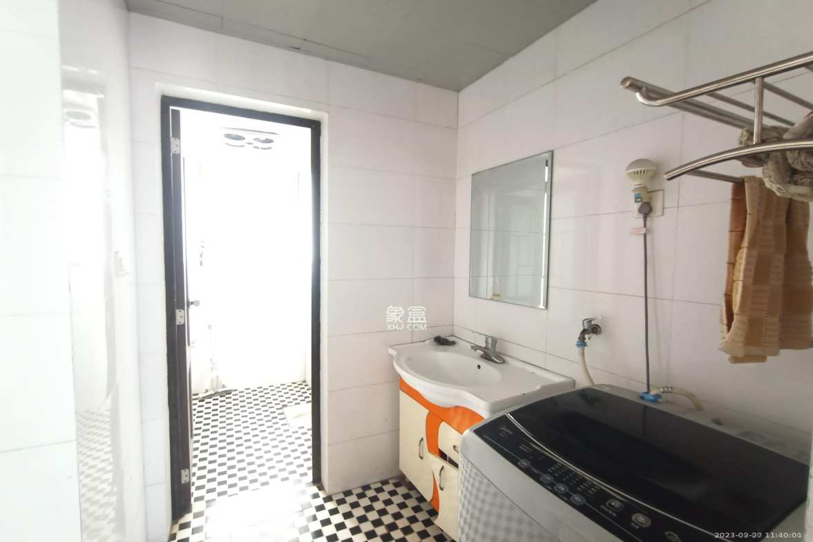 盘龙学府  3室2厅1卫    1600.0元/月 盘龙学府  3室2厅1卫    1600.0元/月室内图