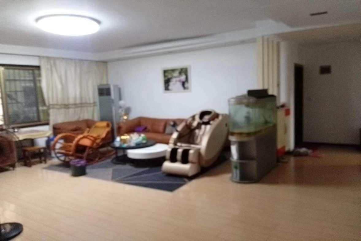 名牌大厦  5室2厅2卫   65.00万室内图