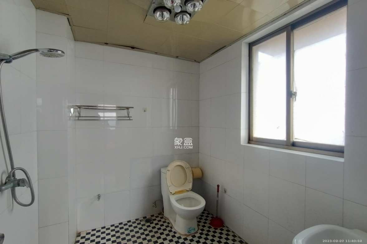 盘龙学府  3室2厅1卫    1600.0元/月 盘龙学府  3室2厅1卫    1600.0元/月室内图