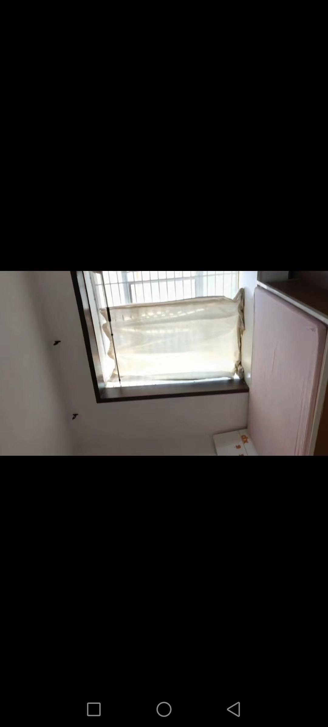 龙泉花园  4室2厅1卫    92.8万客厅