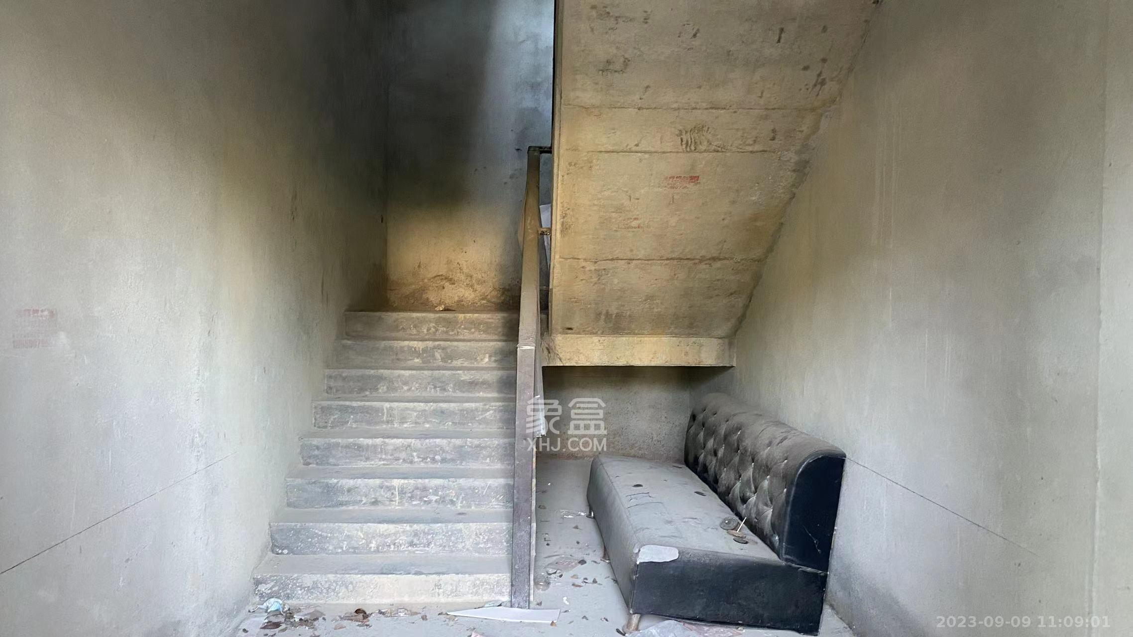 新城国际花都   185.0㎡      7400.0元/月室内图