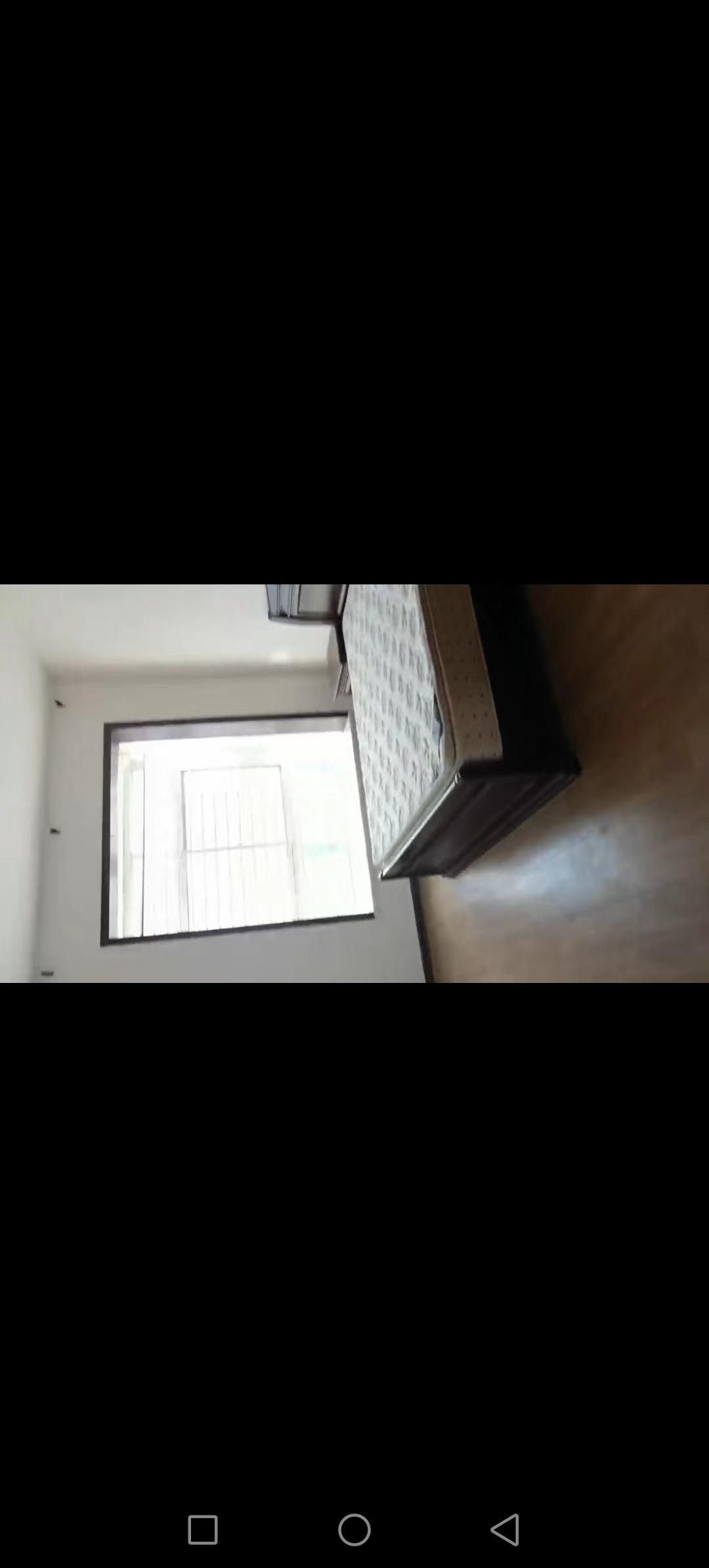 龙泉花园  4室2厅1卫    92.8万客厅