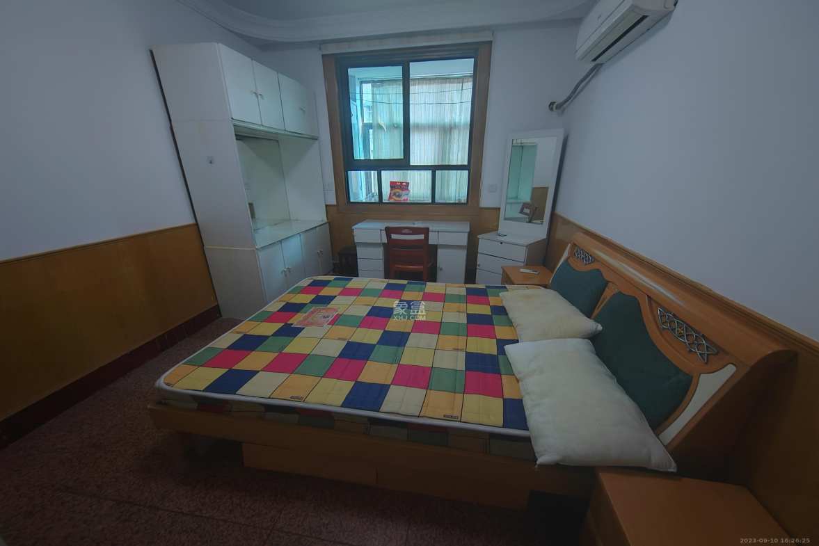 赤岗北路160号工商银行宿舍  2室2厅1卫    1600.0元/月 赤岗北路160号工商银行宿舍  2室2厅1卫    1600.0元/月室内图1