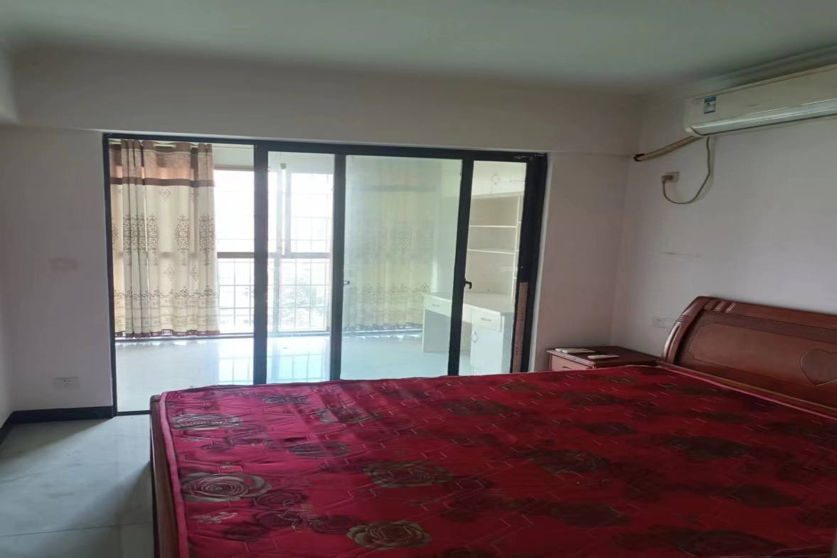 山水华庭  3室2厅1卫    2000.0元/月室内图