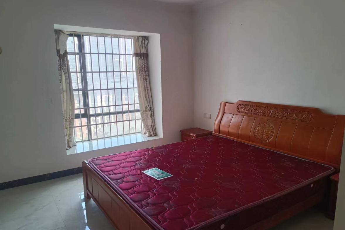 山水华庭  3室2厅1卫    2000.0元/月室内图