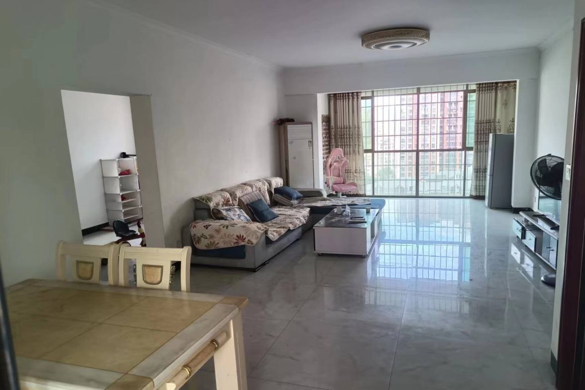 山水华庭  3室2厅1卫    2000.0元/月室内图