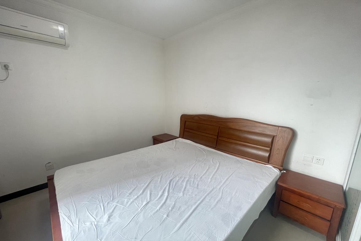 华辰汇景一、二期  0室0厅0卫    1300.0元/月室内图