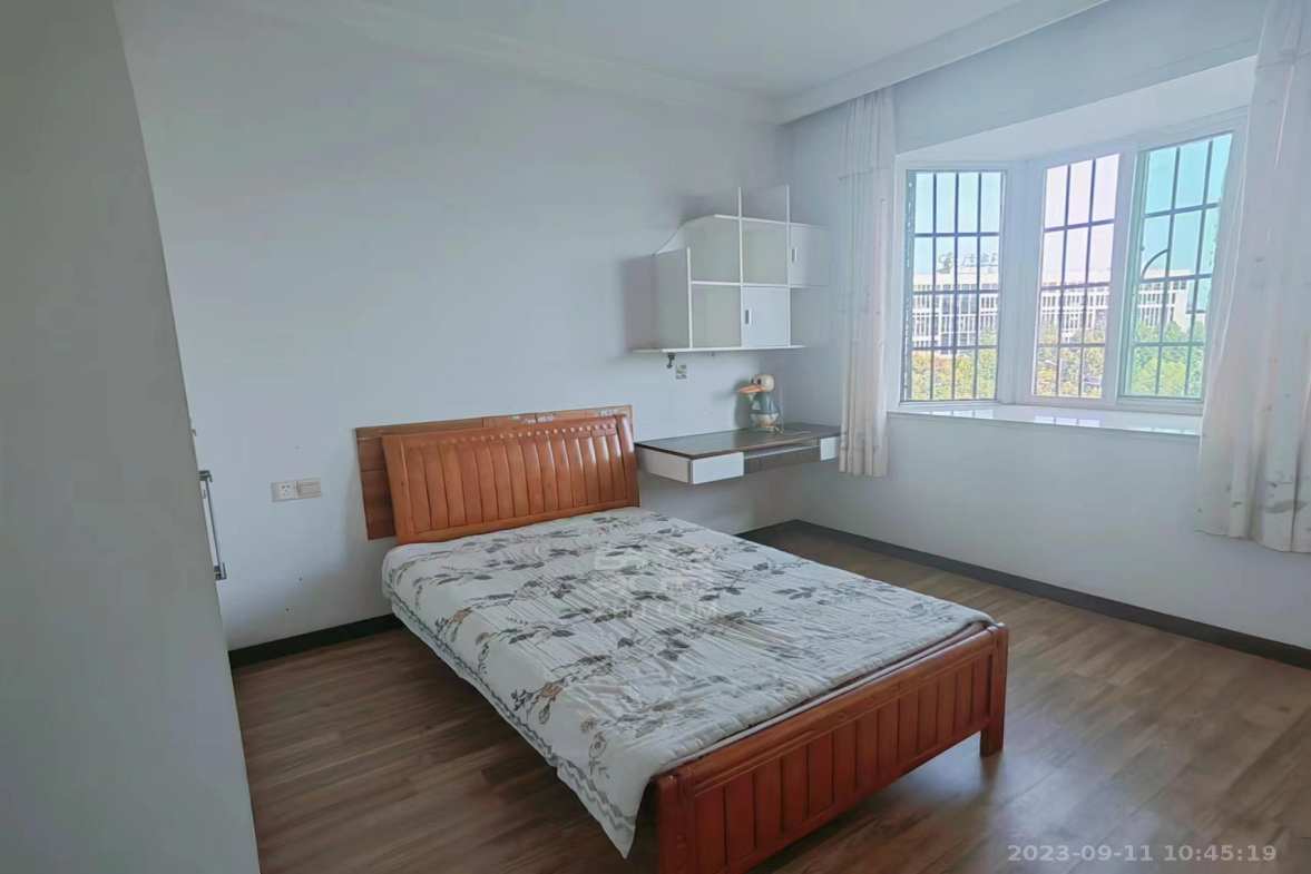 楠湖山庄  3室2厅1卫    1680.0元/月 楠湖山庄  3室2厅1卫    1680.0元/月室内图1