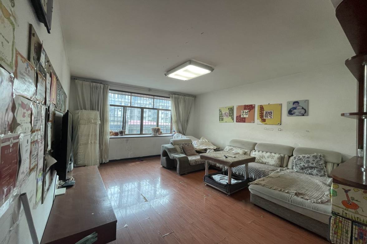 姑苏名园  4室2厅1卫    80.0万 姑苏名园  4室2厅1卫    80.0万客厅