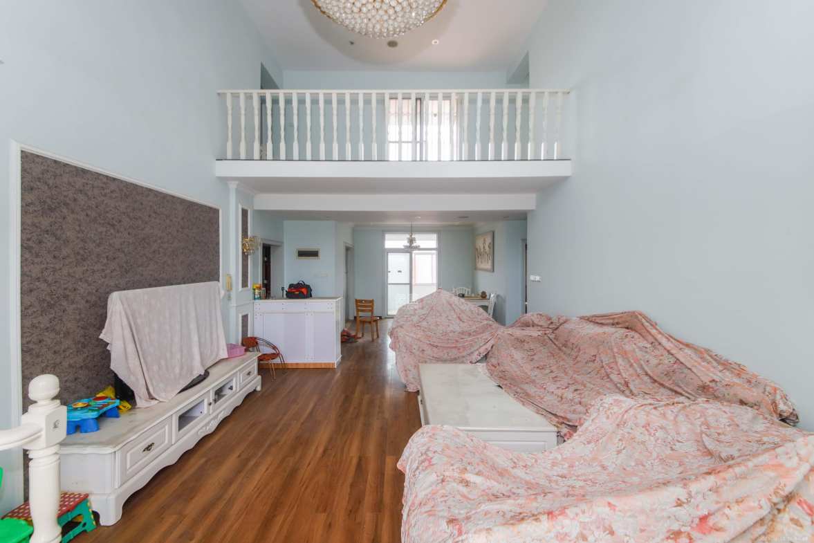 山水英伦  4室2厅2卫    2600.0元/月室内图