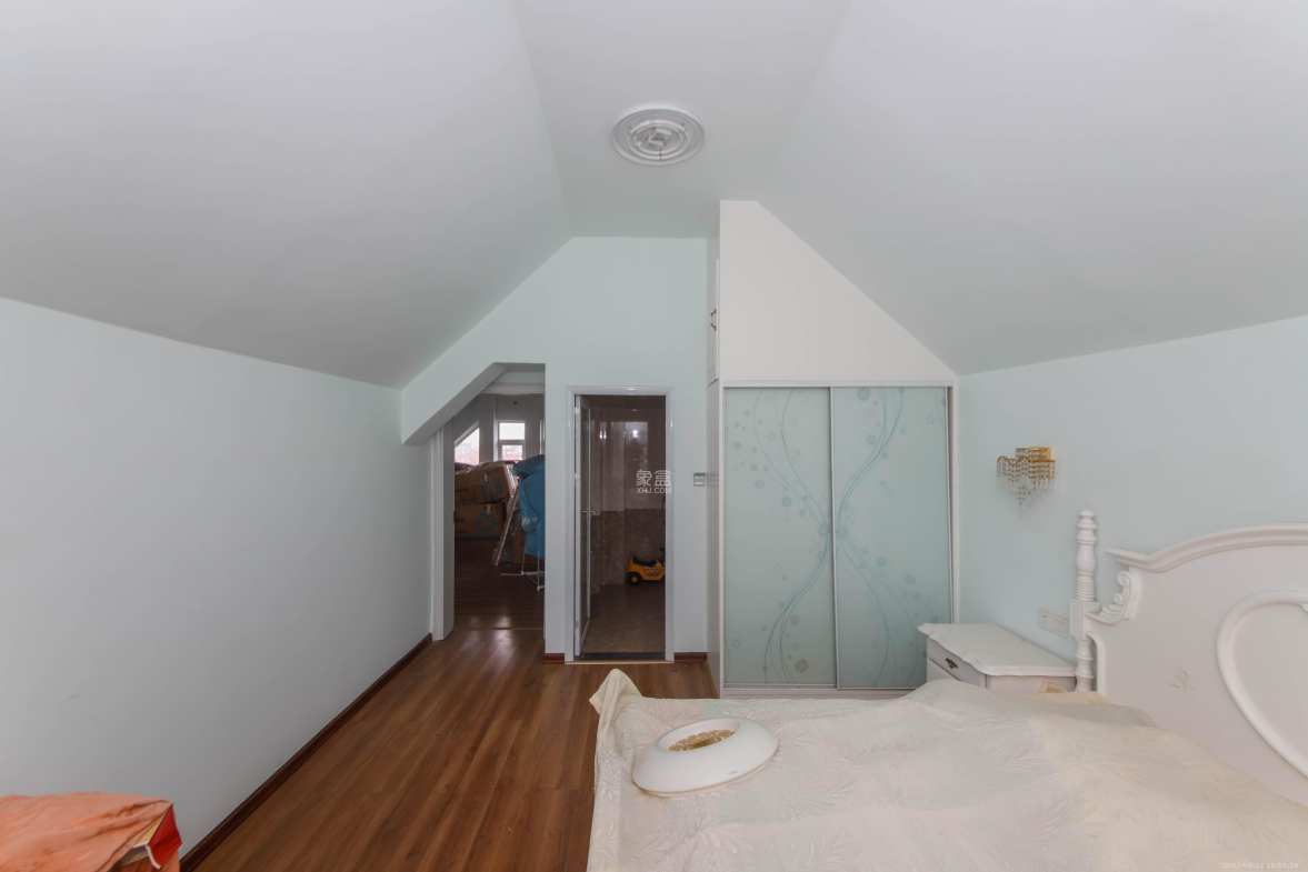 山水英伦  4室2厅2卫    2600.0元/月室内图