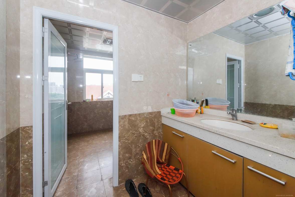 山水英伦  4室2厅2卫    2600.0元/月室内图