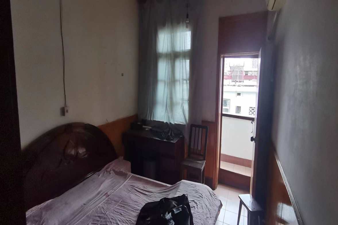 418家属区 2室1厅1卫 29.8万 418家属区 2室1厅1卫 29.8万客厅