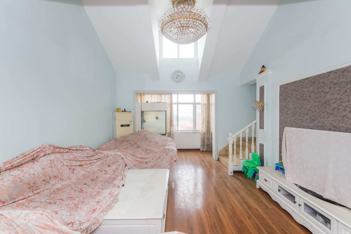 山水英伦  4室2厅2卫    2600.0元/月室内图