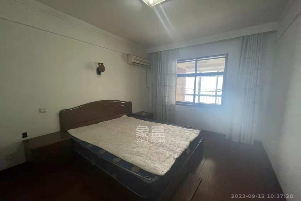明城公寓  4室2厅1卫    2700.0元/月室内图1