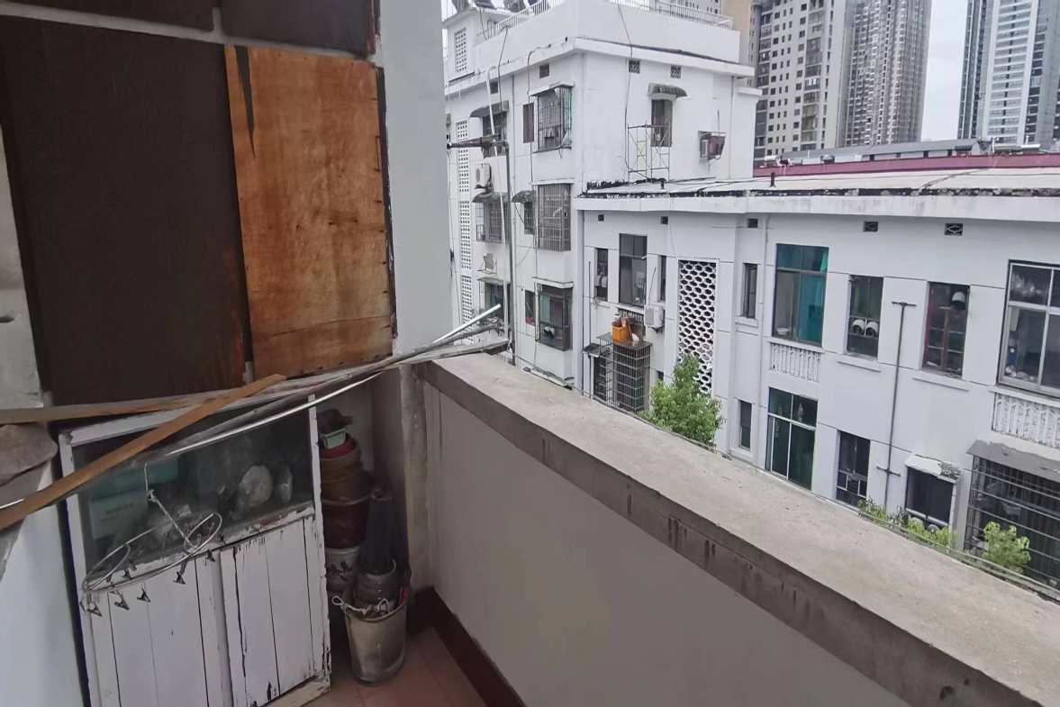 418家属区 2室1厅1卫 29.8万 418家属区 2室1厅1卫 29.8万客厅