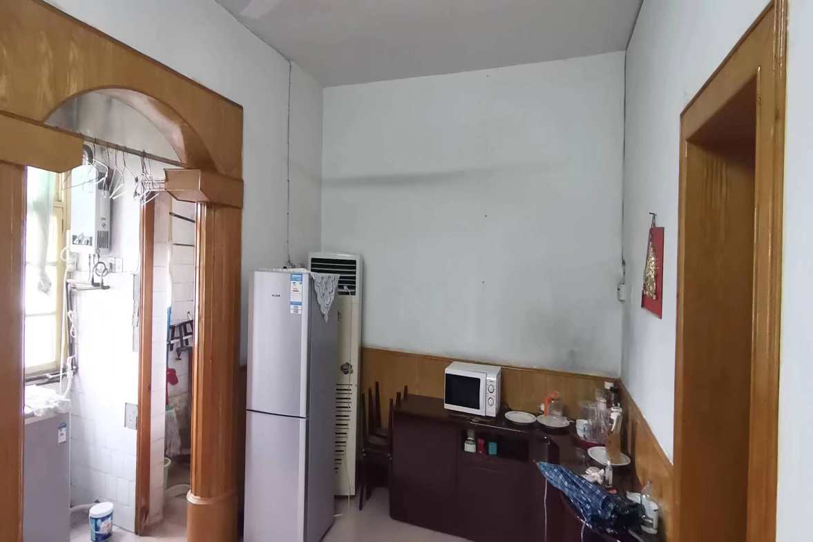 418家属区 2室1厅1卫 29.8万 418家属区 2室1厅1卫 29.8万客厅