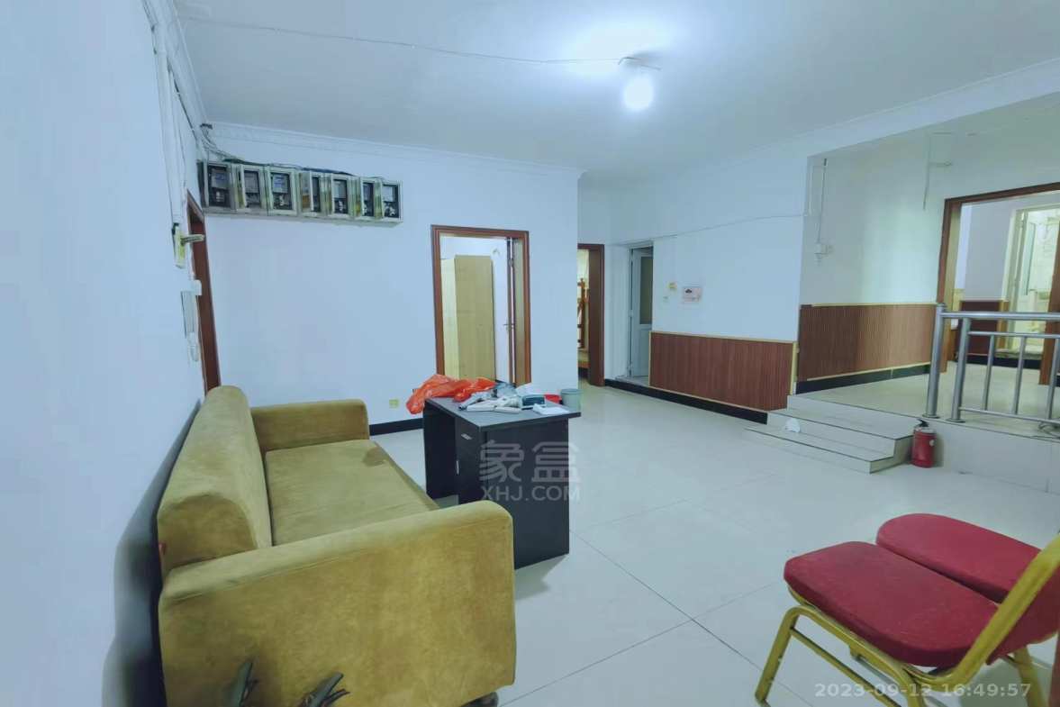 亚都花园 7室2厅3卫 2600.0元/月 亚都花园 7室2厅3卫 2600.0元/月室内图