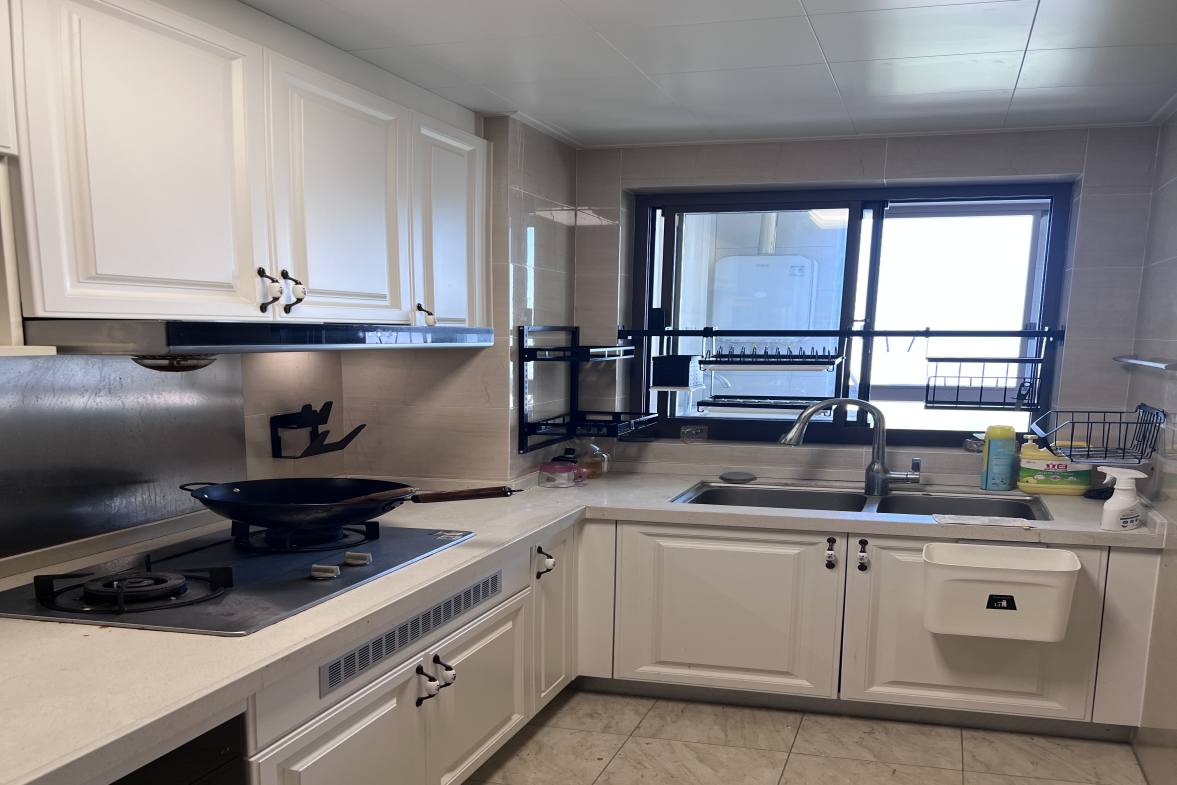 恒大南湖半岛  2室2厅2卫    3500.0元/月室内图