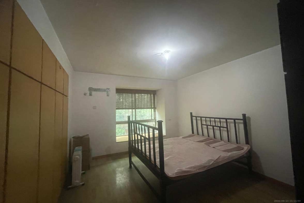 新华园  4室2厅1卫    1900.0元/月室内图