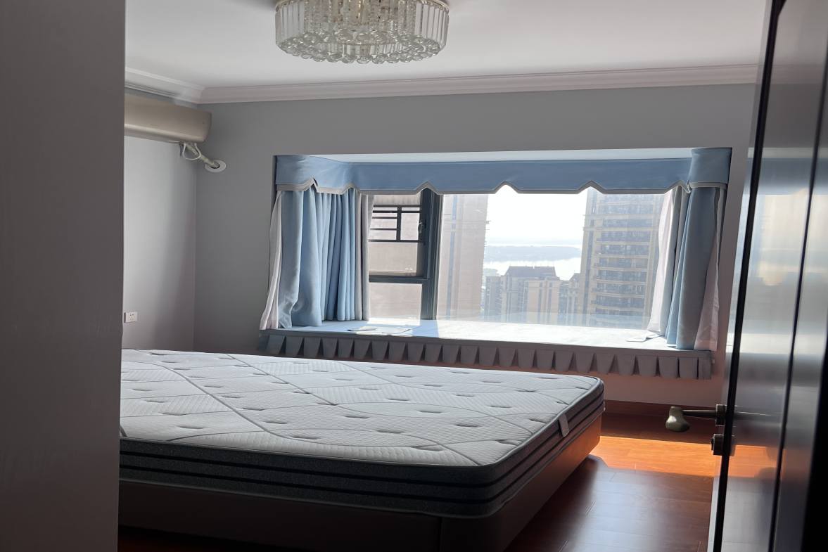 恒大南湖半岛  2室2厅2卫    3500.0元/月室内图1