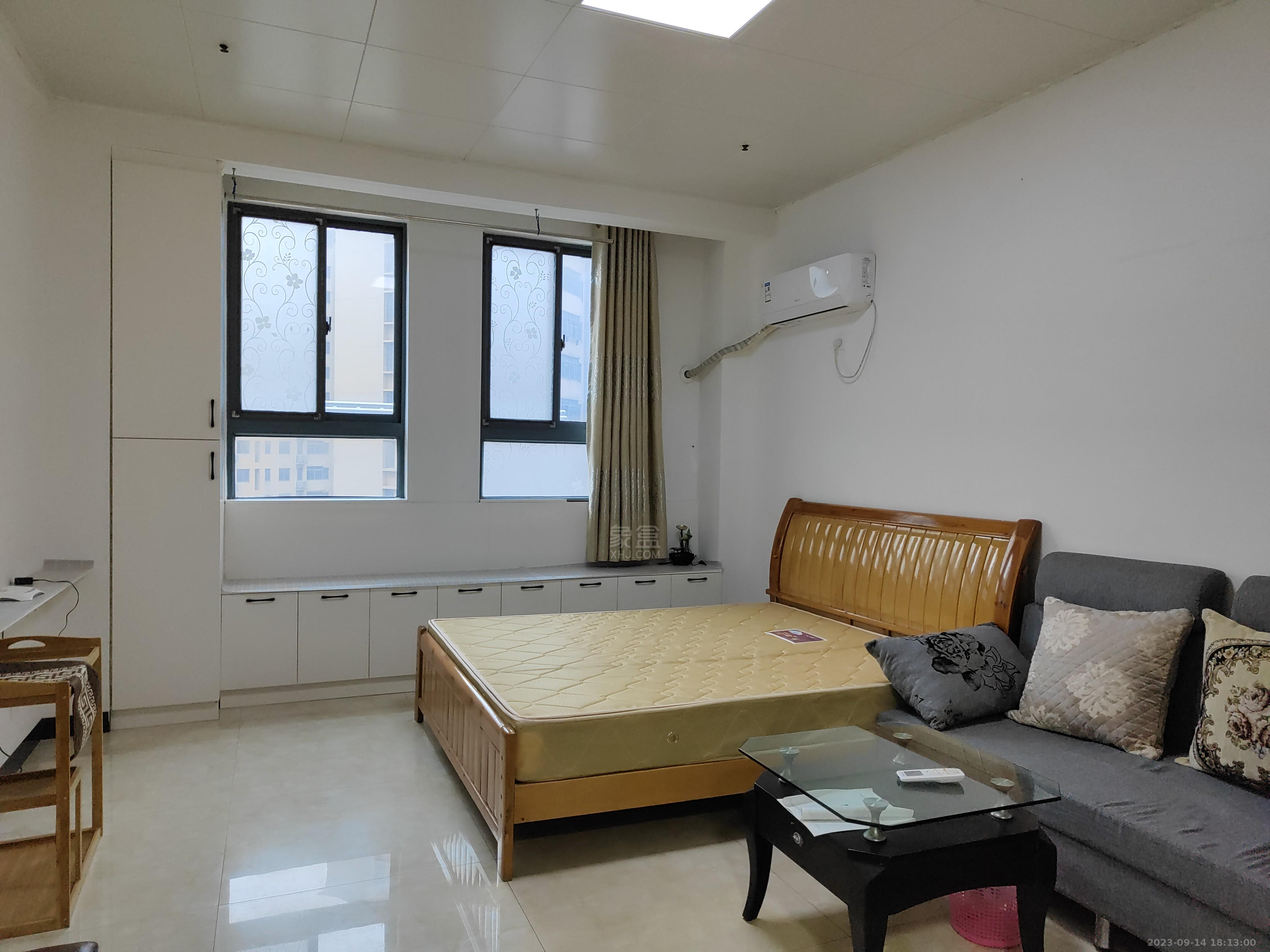 金质颐园  1室1厅1卫    1100.0元/月