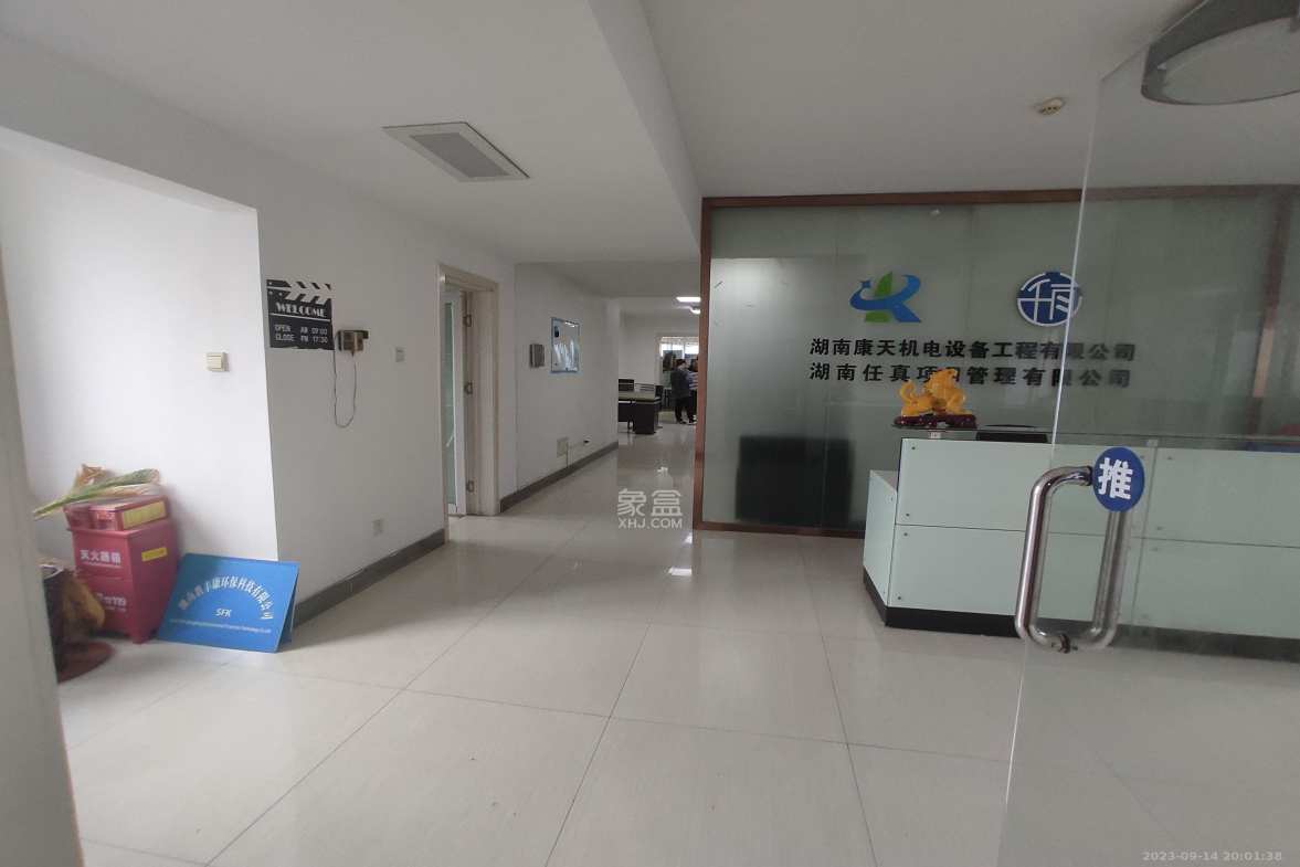 湘江世纪城富湾国际  4室2厅2卫    8200.0元/月室内图1