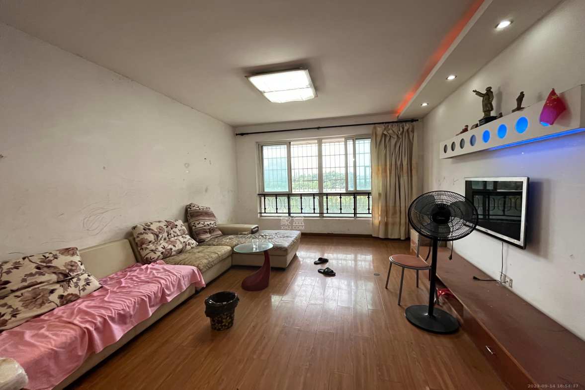 东城名苑  3室2厅1卫   1400.00元/月室内图1