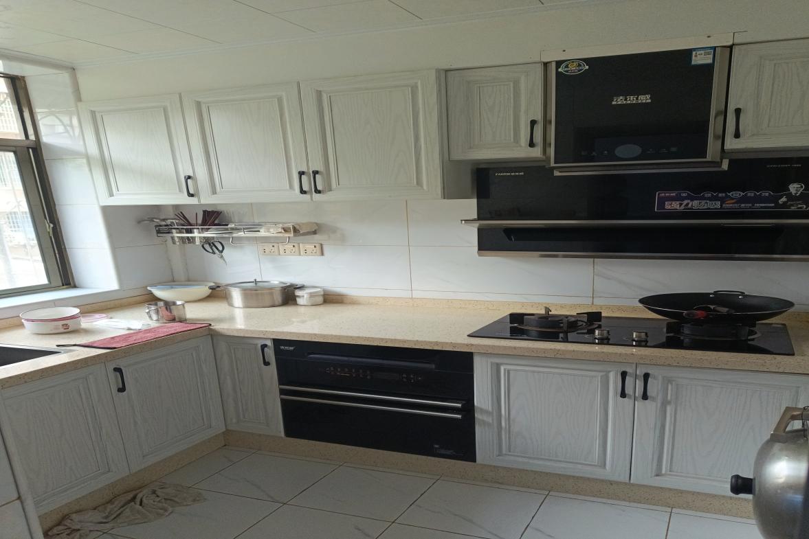 娄底市公路局家属楼  3室1厅1卫    61.8万客厅