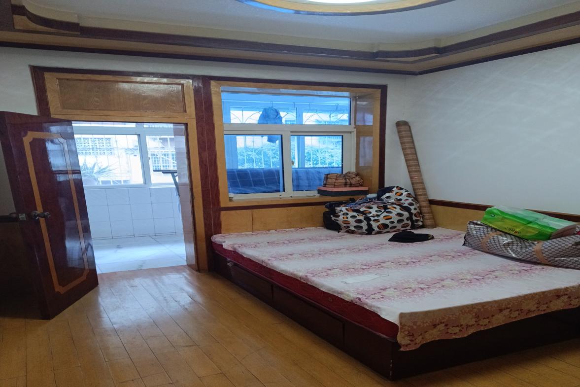 娄底市公路局家属楼  3室1厅1卫    61.8万客厅