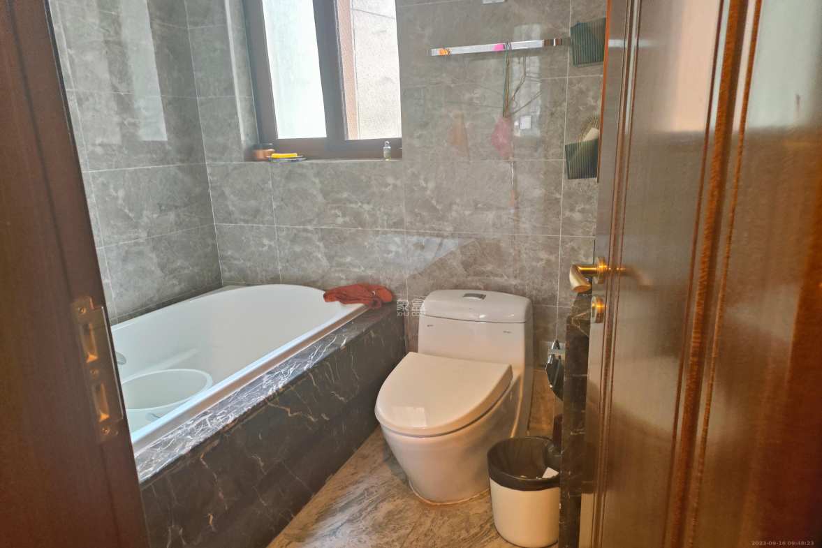 恒大御景半岛湘江苑(恒大御景半岛一期)  4室2厅3卫    6000.0元/月 恒大御景半岛湘江苑(恒大御景半岛一期)  4室2厅3卫    6000.0元/月室内图