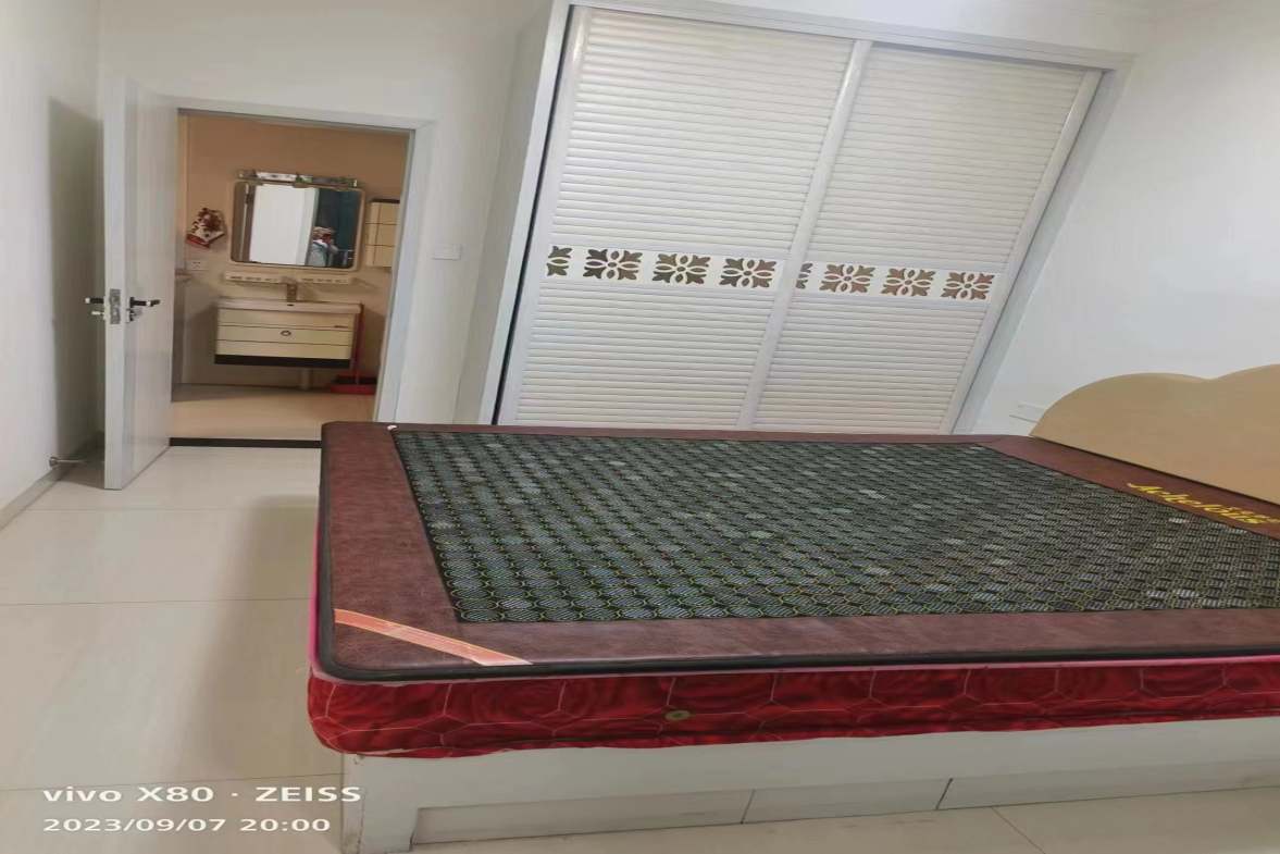 桃花里  1室1厅1卫   1200.00元/月室内图