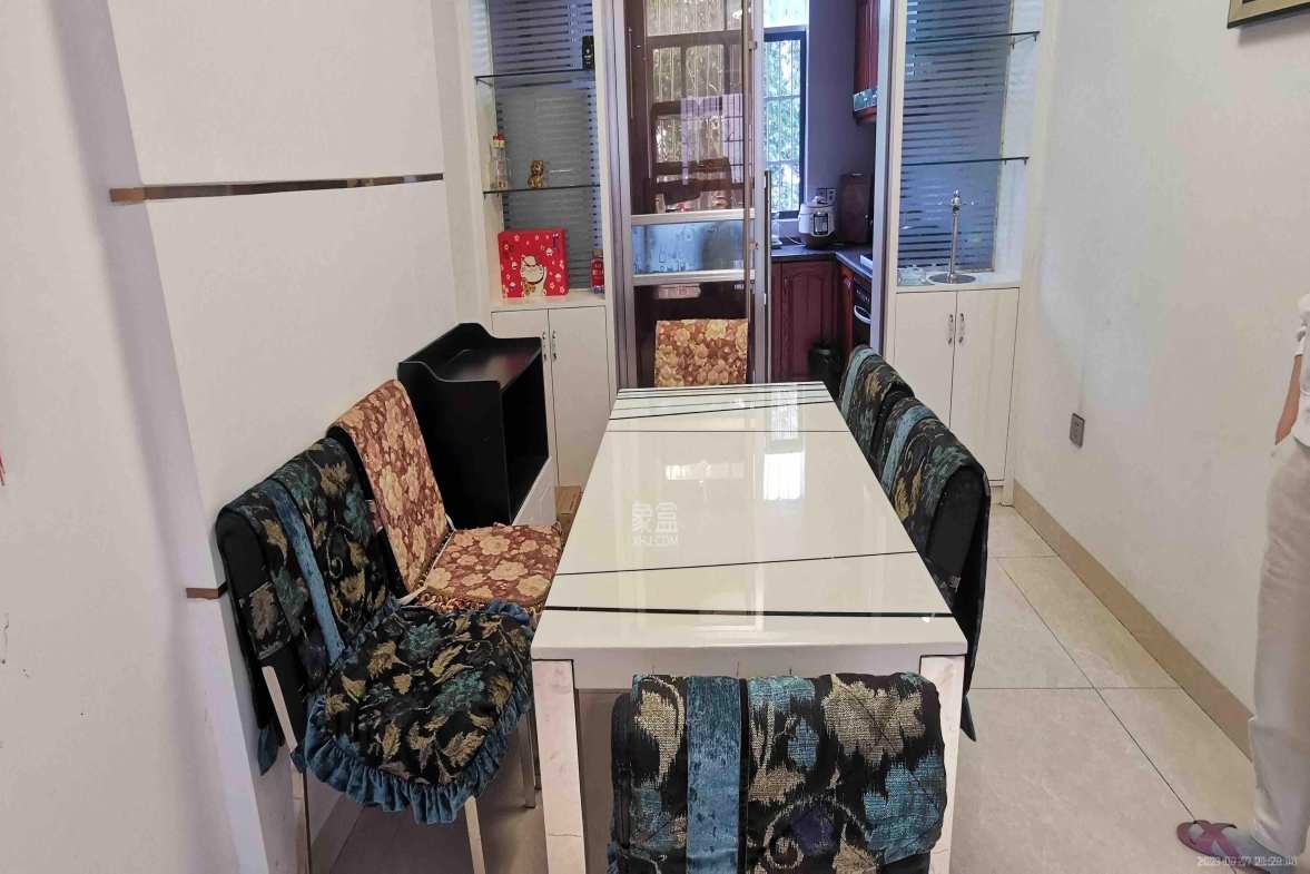 湘水栗园  3室2厅2卫    1800.0元/月室内图