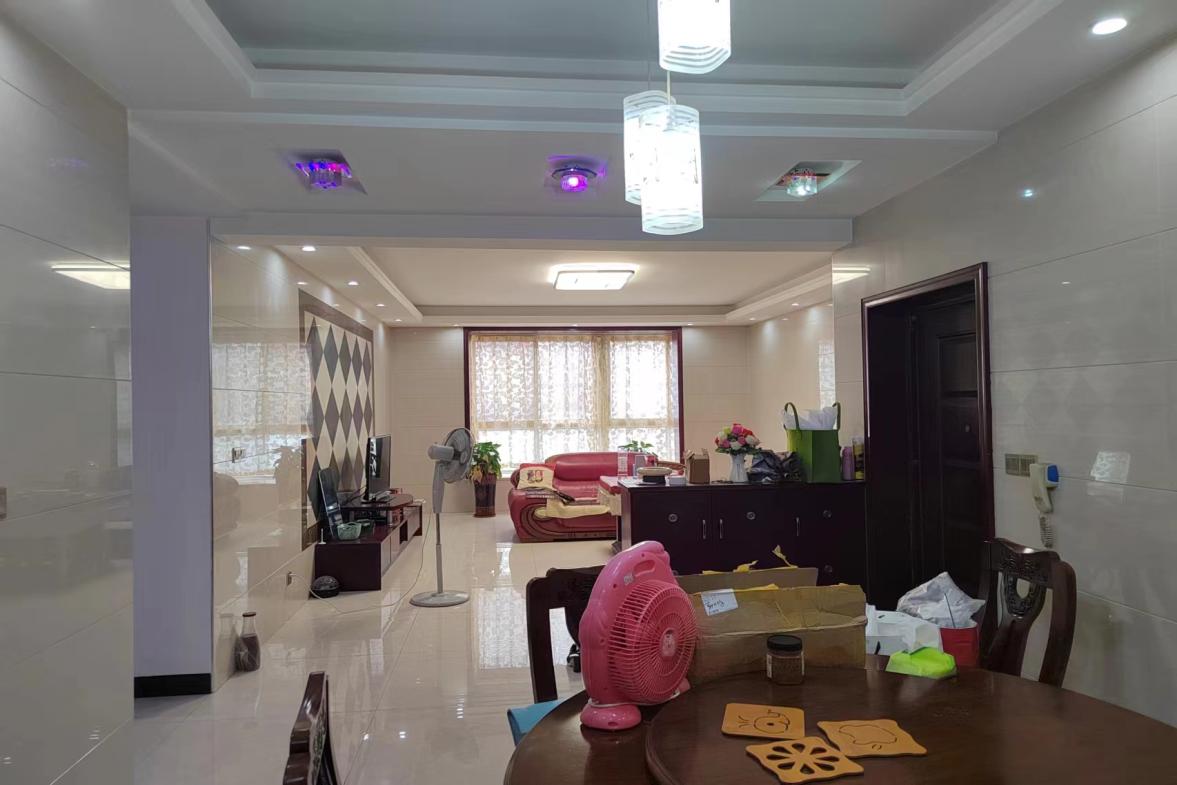 锦绣和园 3室2厅2卫 72.8万 锦绣和园 3室2厅2卫 72.8万卧室