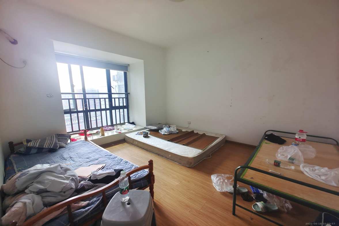 云鼎公馆  3室2厅1卫    2400.0元/月室内图