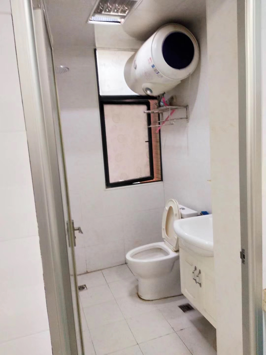 水映豪廷（一，二，三期）  1室1厅1卫    1400.0元/月