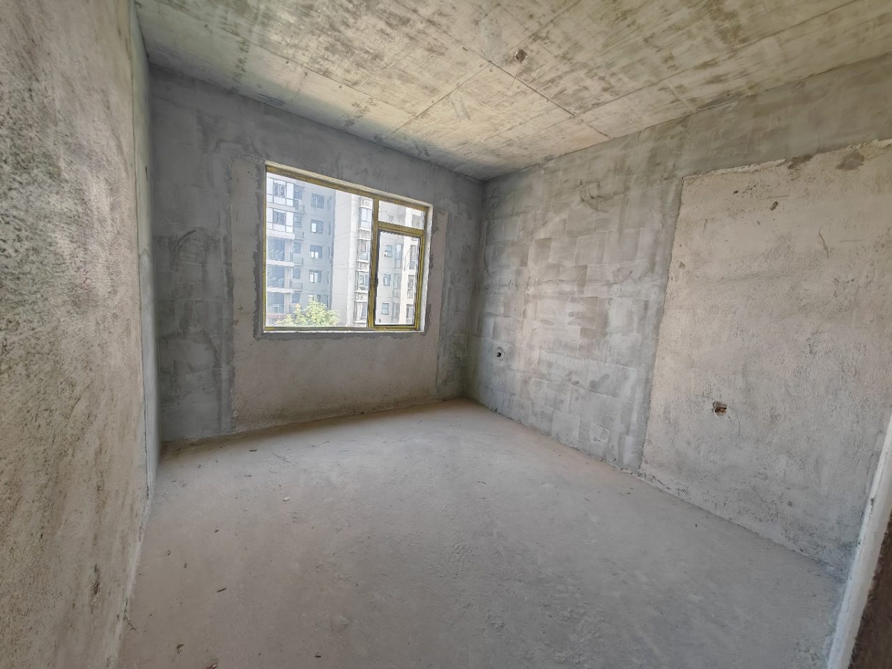 树鑫城市花园  4室2厅2卫    88.0万