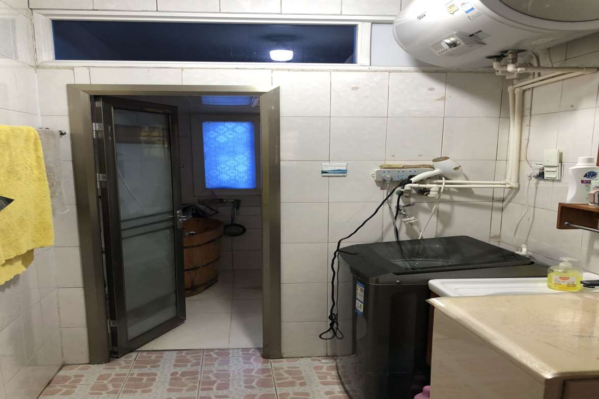 娄底市公安局老家属院  3室2厅1卫    60.0万客厅