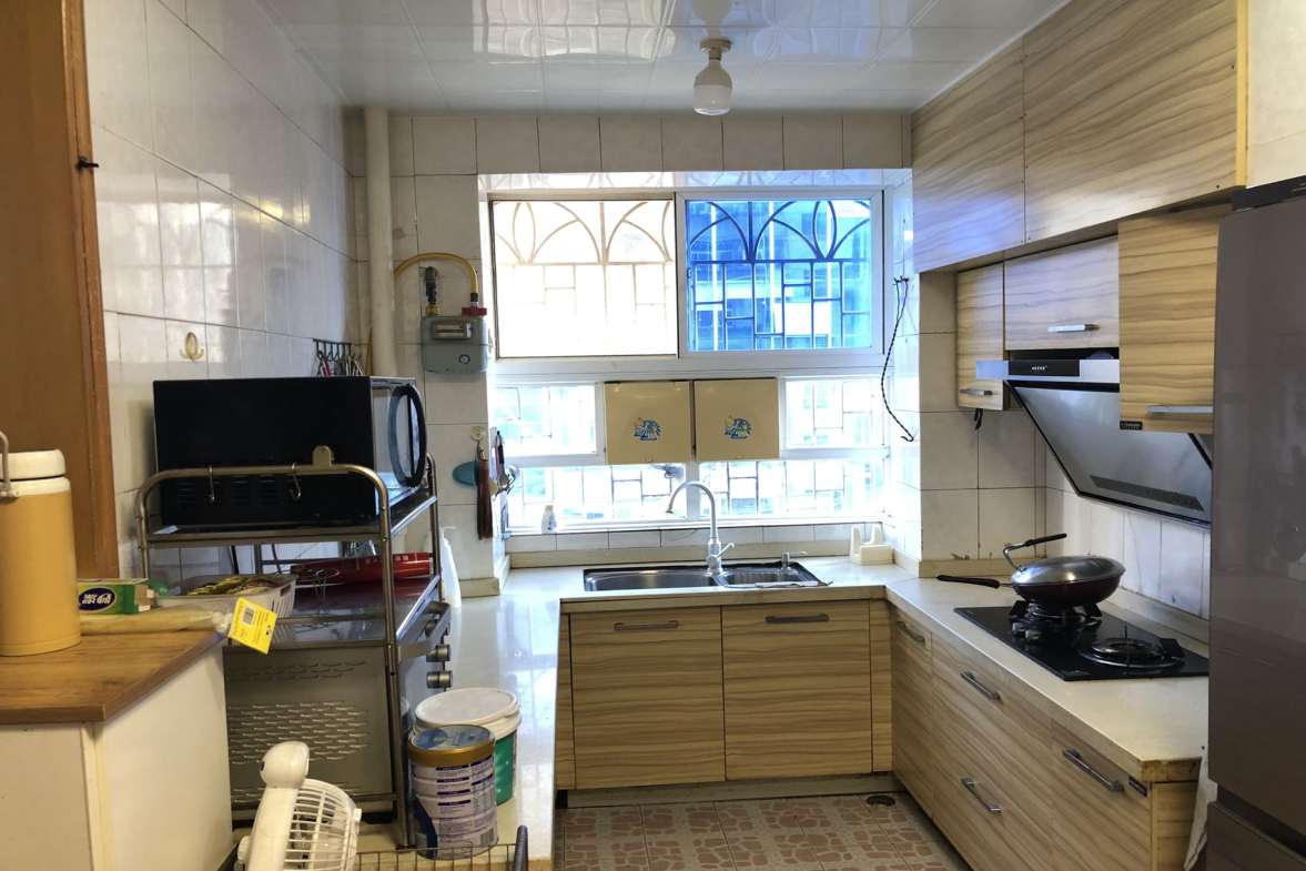 娄底市公安局老家属院  3室2厅1卫    60.0万客厅